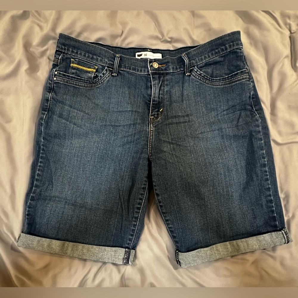 Levi’s Women’s Cuffed Bermuda Jean Shorts, sz 16